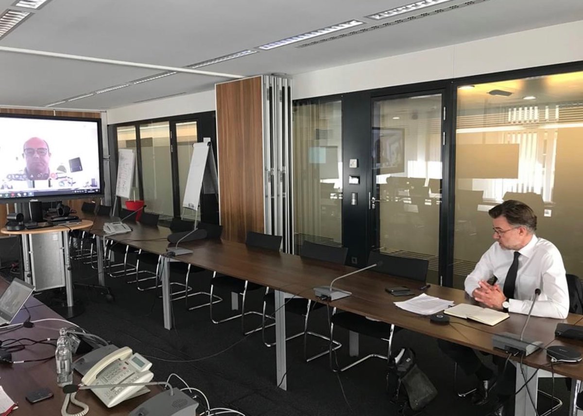 Fränz, mëss du de Geck?! #SocialistDistancing