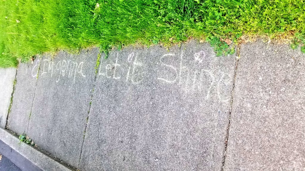 mrslynnsartroom's tweet photo. I 💖 seeing some #heARTshineBASD on walks around the @BethlehemAreaSD! https://t.co/3nszUL5CSA