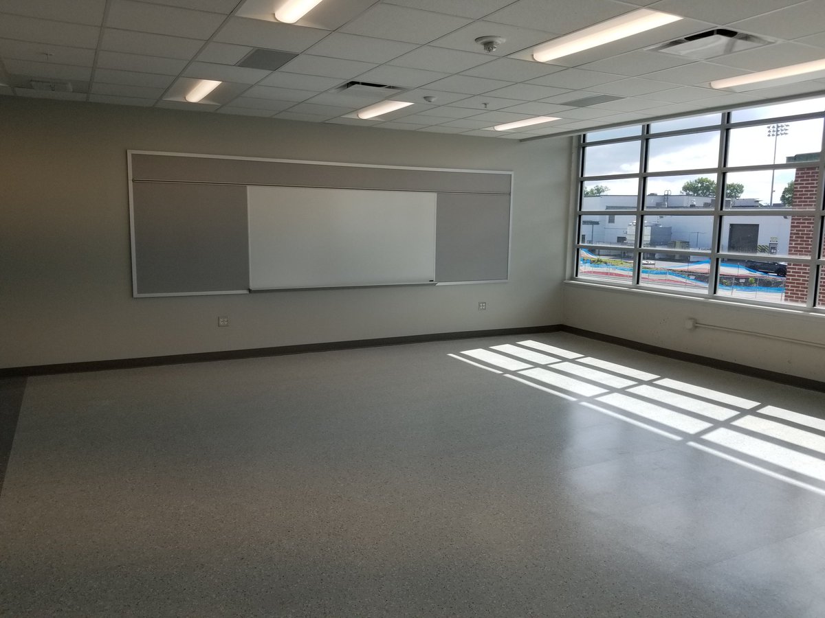 PrincipalPelham's tweet photo. Even though we can't be in there yet, excited at the progress of our new campus. Can't wait to have students back! @AmericanConst @MetroSchools @hhscluster @HillsboroBurros @HillsboroGlobe https://t.co/fLEjFRQy8i