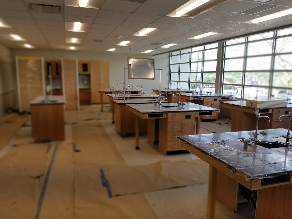 PrincipalPelham's tweet photo. Even though we can't be in there yet, excited at the progress of our new campus. Can't wait to have students back! @AmericanConst @MetroSchools @hhscluster @HillsboroBurros @HillsboroGlobe https://t.co/fLEjFRQy8i