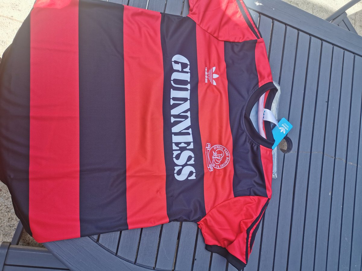 James_Dougal83's tweet photo. Yes!!!!! Not only is it #TaarabtThursday but this beauty just arrived in the post 😍😍
Thank you @hoopsretro 🙌🙌
#QPR #denisthemenace #qprretro https://t.co/yaJYVZW0iQ
