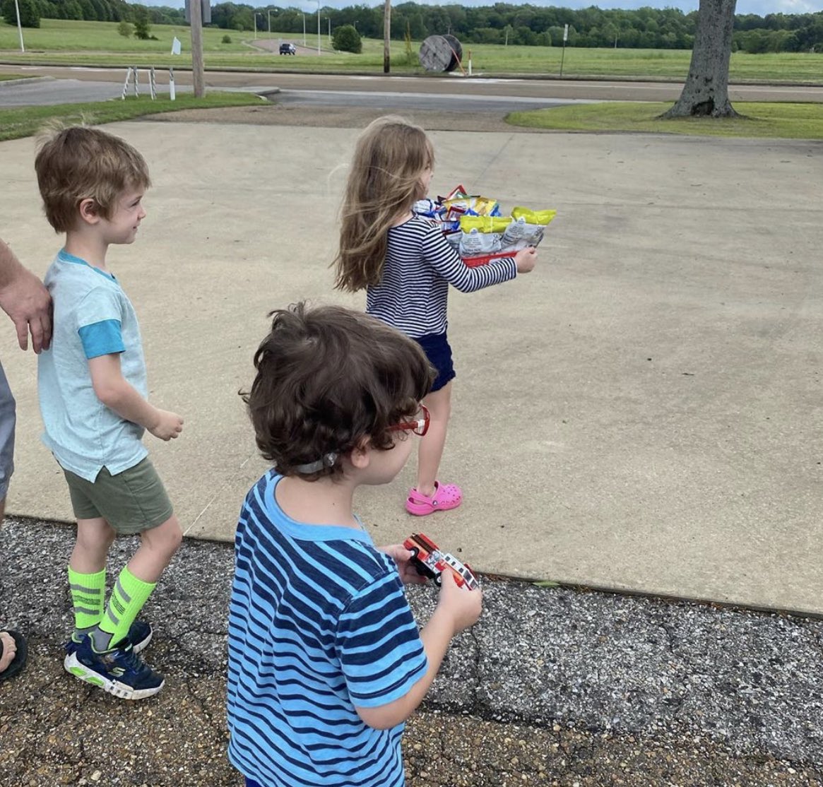 TaraOaks_ES's tweet photo. Today’s #TigerStrong Thursday goes out to The Charbonnets. Daphne and Augustus are Kindergarteners, and spent a day during #COVID19 handing out snacks to firefighters. We love your thoughtful spirits. Miss you kiddos! Keep doing big things!!🐯 https://t.co/PvcgCTgSlM