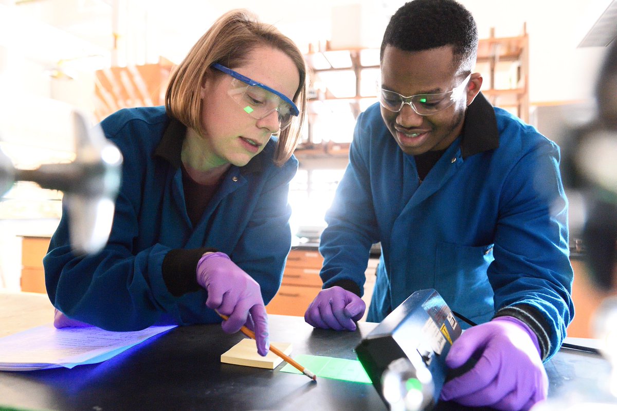 Klausen_Group's tweet photo. Hi #HopkinsTweets we’re the Klausen Research Group @JHUArtsSciences @JHUChemistry We make molecules and build them into functional chemical architectures! Check out our recent papers in our two subgroups, #Silicon and #Azaborine: (1/3) https://t.co/qd0OgN6S94