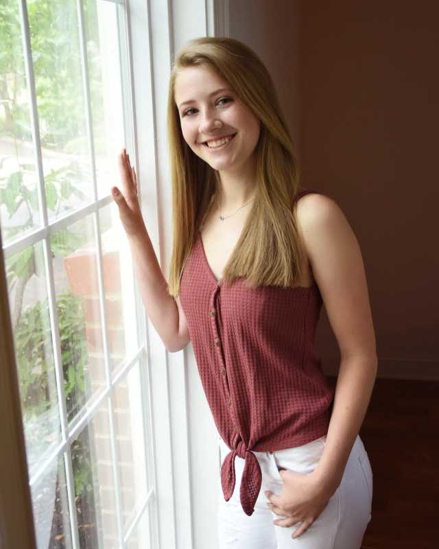 CHChorus's tweet photo. Our last senior spotlight goes to Alex White. Alex was a one-year member of Concert Choir and three-year member of Select Women. She participated in District Honor Choir for three years and All-State for one year. She was president of Select Women this year.Congratulations, Alex! https://t.co/sycG4A222k