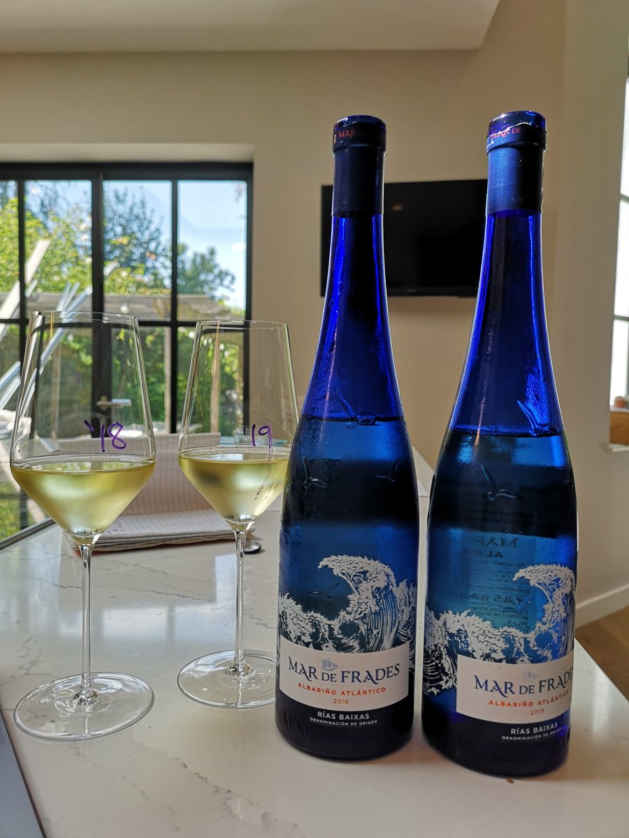 HelenaSips's tweet photo. Great day for an #albarino tasting with these beautiful wines from @MardeFrades_EN with @emmawellingspr Citrussy, mineral deliciousness! It's the mermaid of wine grapes. More on that #vinalogy soon... #thirstythursday https://t.co/Ypf0o07S0l