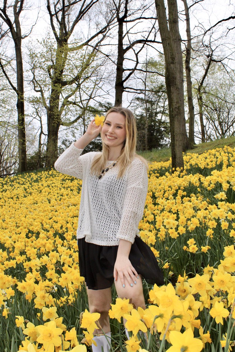 Serena_Stout's tweet photo. me? most photogenic ??? Neverrr ;) https://t.co/RG7mJHDgXN