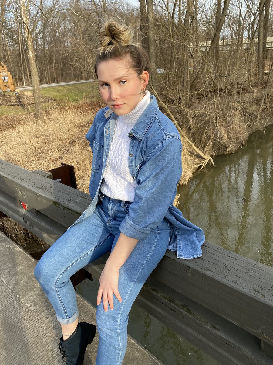 Serena_Stout's tweet photo. me? most photogenic ??? Neverrr ;) https://t.co/RG7mJHDgXN
