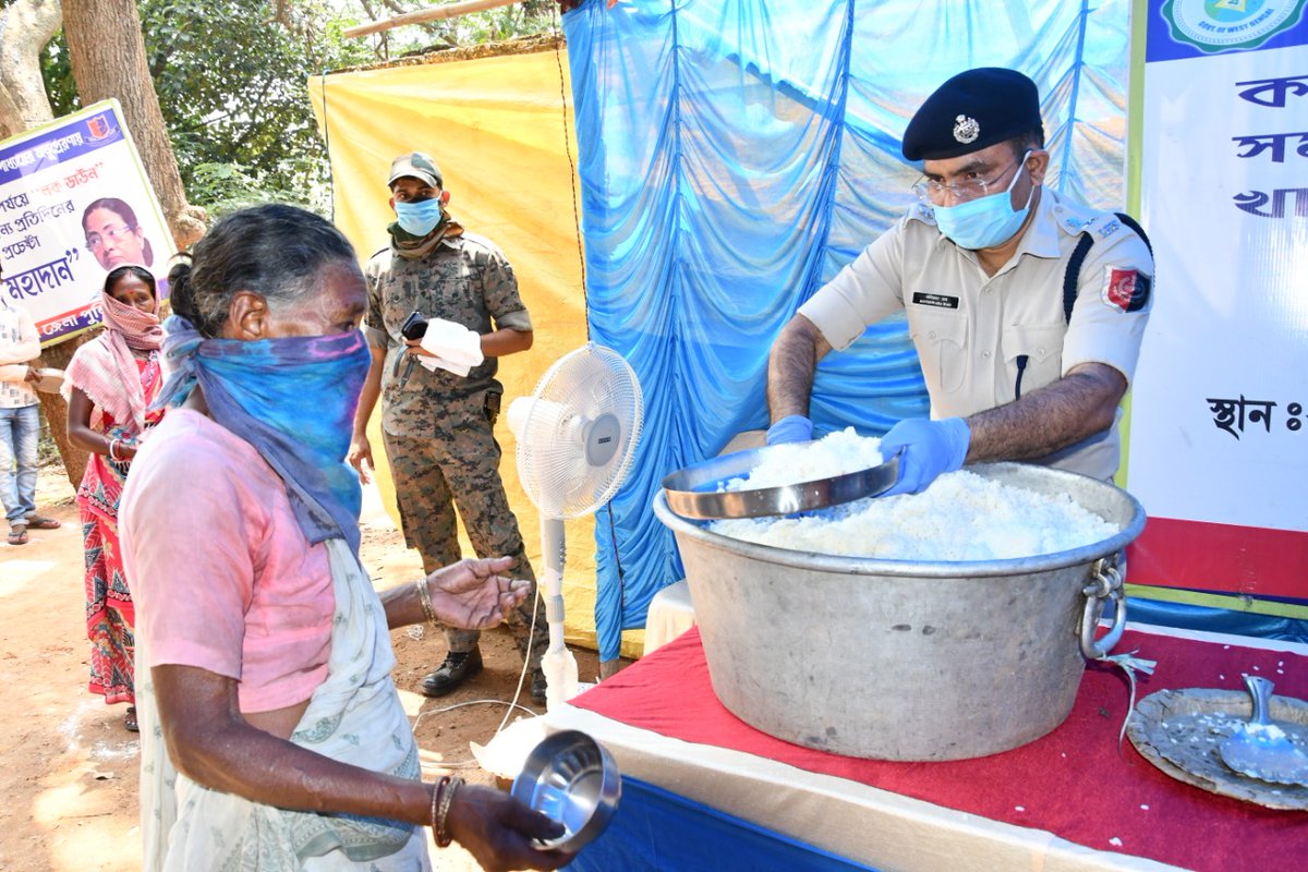 spbankura's tweet photo. Today in #AnnadanMahadanProject 160 persons of #Rangametia, #HirbandhPS were served #WholesomeLunch &amp; in #GreenEarthProject 22Adivasi families were distributed #HighYieldingSeeds of #Rice #VegetableSeeds, #Fertilizer etc under the leadership of #SPBankura- #ShriKoteswaraRaoN, IPS https://t.co/wfaWqlclfx