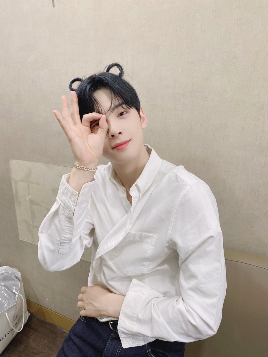 SpainEunwoo's tweet photo. [UPDATE] 200507
Actualización de #CHAEUNWOO en la cuenta de @offclASTRO 

"Se suponía que iba a subir esto ayer, pero me quedé dormido 💤
Te veo en un rato 😊"
#ProtectordeRoha

#로하수호 #아스트로 #gateway #knock 
Cr eng: astro_philic https://t.co/K2bitWRHEw
