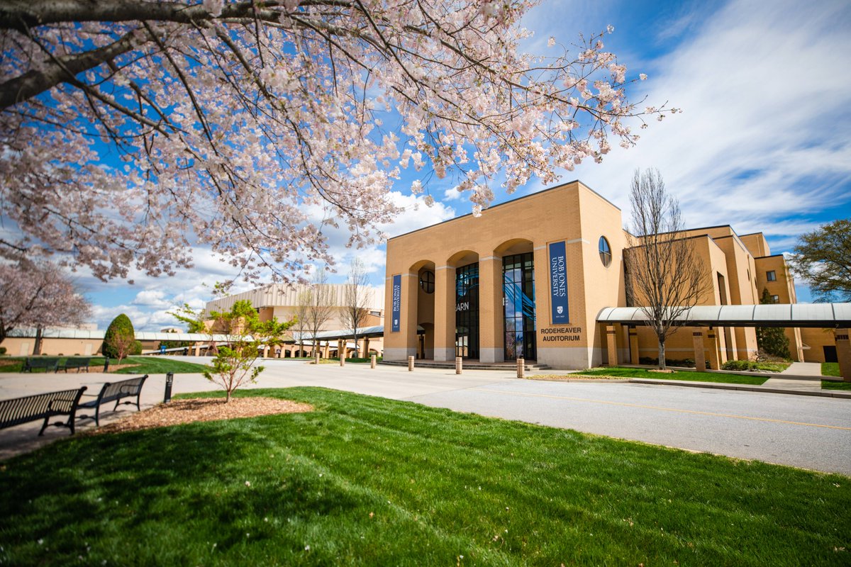 BJUedu's tweet image. Watch live tomorrow as we celebrate the Class of 2️⃣0️⃣2️⃣0️⃣ during our Awards Ceremony &amp;amp; Vintage Presentation at 11am &amp;amp; State of the University at 2pm! 🎓
bju.edu/live
