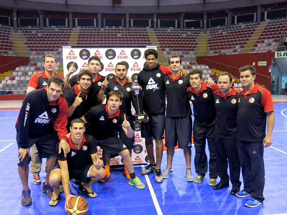 CDCLosLeones's tweet photo. #TBT - 6 de Marzo 2014
¿Recuerdas este plantel?
🗂 @CDCLosLeones participa de cuadrangular de básquetbol en Lima, #Perú 🇵🇪
Los Felinos fueron convidados tras su buena participación en Liga de las Américas 🏀🦁 enfrentando a #Faraday, #SelecciónPeruana y #ClubAmistad https://t.co/4yNYXklznd