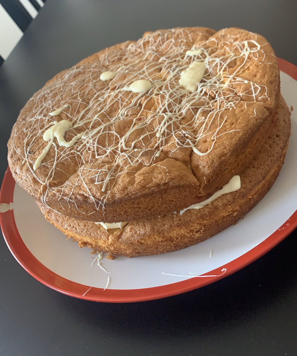 White chocolate and raspberry cake ... tasty! #baking #danappetit #whitechocolate #raspberry #cake