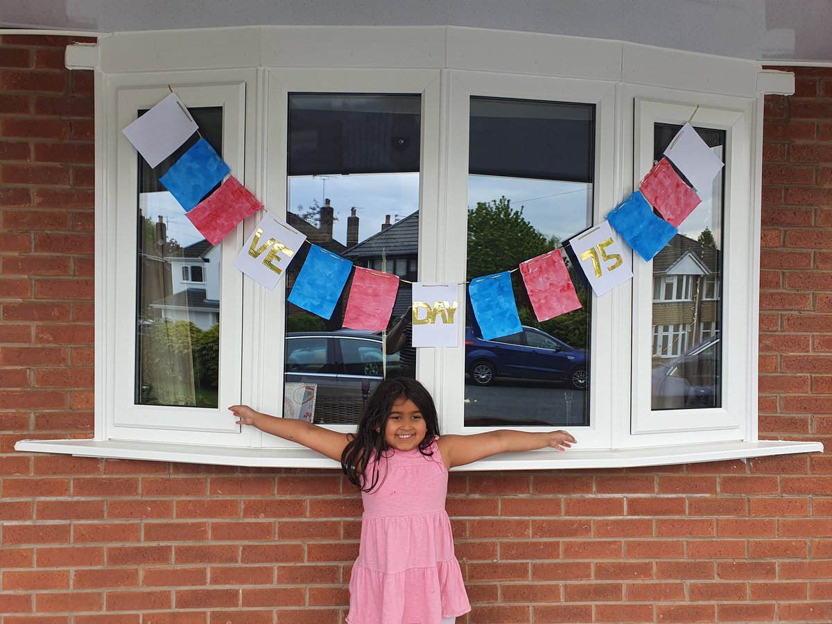 lm_mistry's tweet photo. @EYFSsunnybank We spent the afternoon making this VE day bunting x https://t.co/52myKipW9K