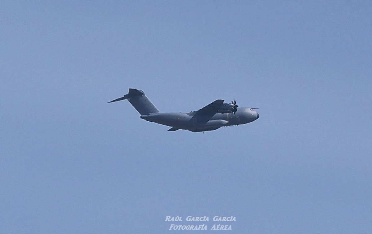 RaulSpotter's tweet photo. @Airbus A400M sobrevolando Valladolid los días 6 y 7 de Mayo de 2020😃. @Ala31Transporte @dmateom @AeropuertoVll @AeropuertoVall @NeiraMateos @LeonSpotters @mendichemical75 @aerogrelo @MnicaDelRiego1 @EjercitoAire @jmanatol @jlgarciaa_ @SpottersMelilla @ALCspotters @MeloSpotters https://t.co/QaeHGqxOND