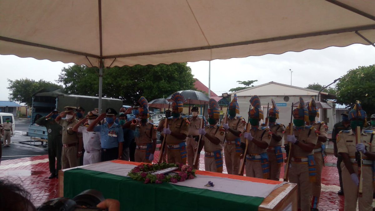 DefencePROTvm's tweet photo. The mortal remains of Ct/GD Chandrasekhar C of 92 CRPF Bn, who was martyred while confronting with terrorists at #Handwara in J&amp;K,were taken from Air Force Station Shanghumugam to his native place at #Tenkasi, Tamilnadu for cremation.
#Handwada
#CRPF https://t.co/ipJX0E41nM