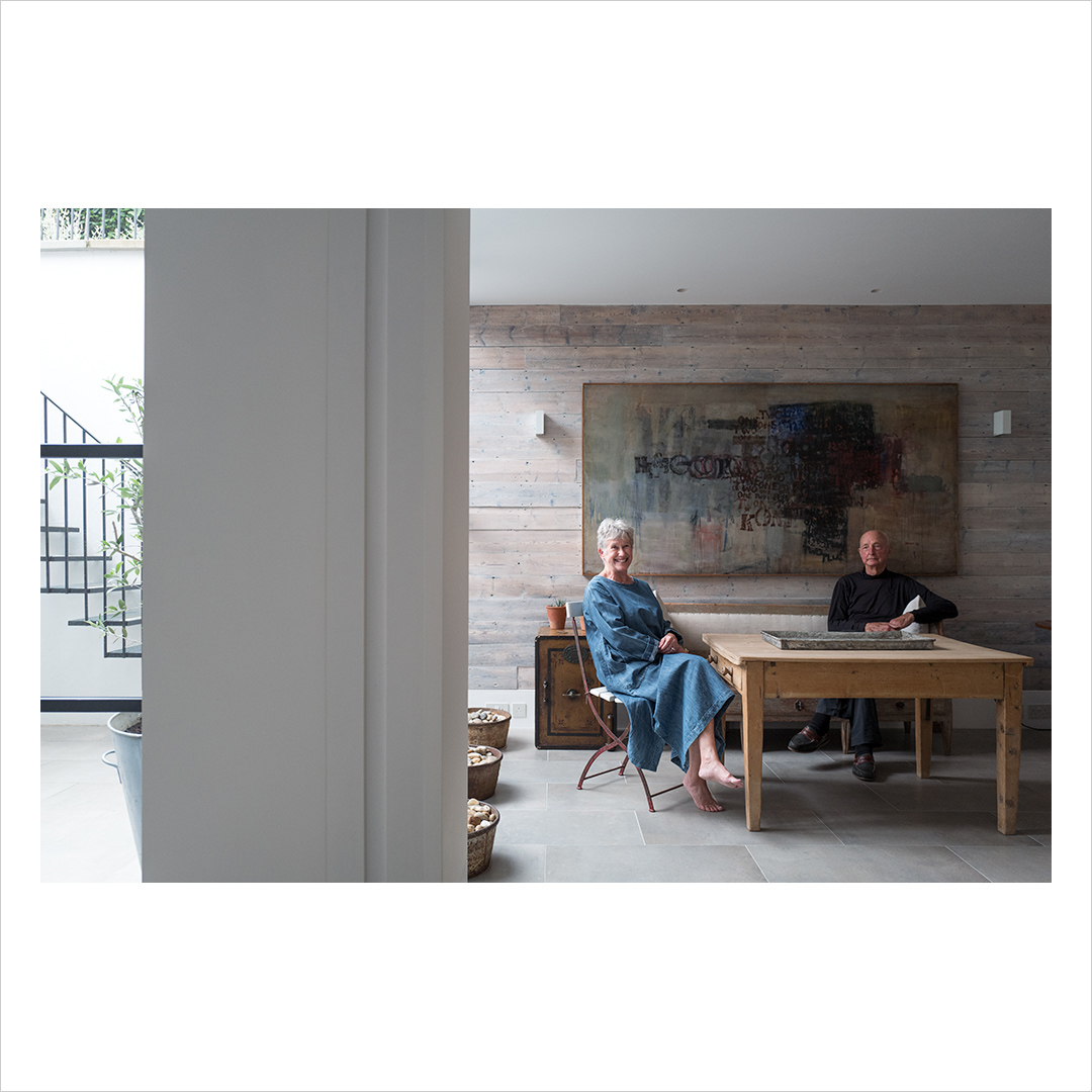 Corner Cottage by @rodicdavidson

#interiorphotographer #interiorphotography #nickguttridge  
#modernhome #modernliving #renovation #lightinterior #architectslondon #renovationproject #designandbuild #architecturephotography #rodicdavidsonarchitects