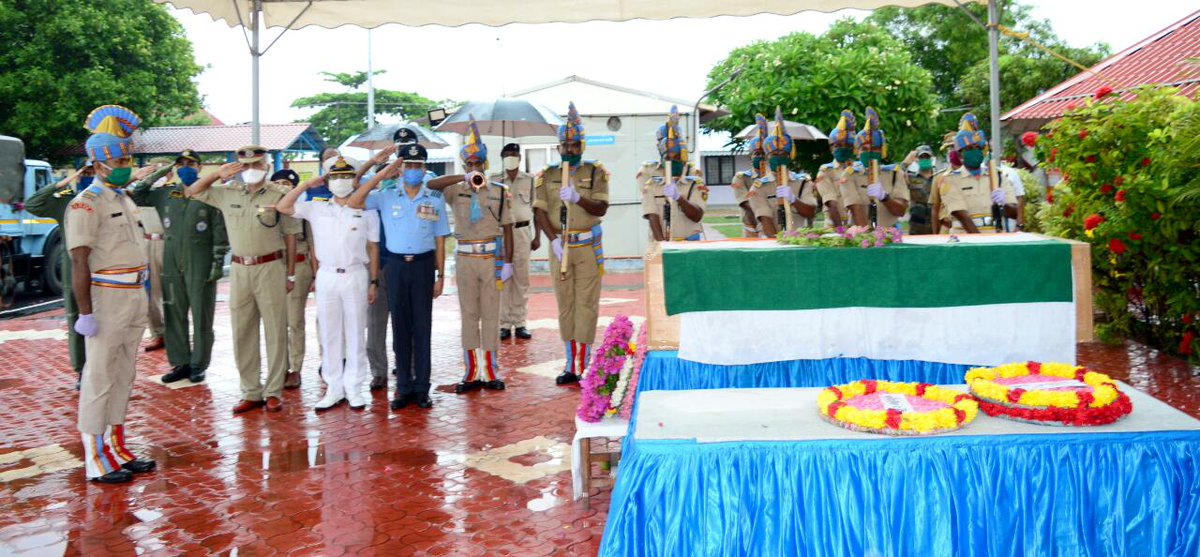 DefencePROTvm's tweet photo. The mortal remains of Ct/GD Chandrasekhar C of 92 CRPF Bn, who was martyred while confronting with terrorists at #Handwara in J&amp;K,were taken from Air Force Station Shanghumugam to his native place at #Tenkasi, Tamilnadu for cremation.
#Handwada
#CRPF https://t.co/ipJX0E41nM