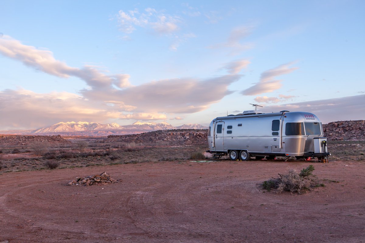 CAMPERiDcom's tweet photo. The best trips, like best love, never really end.
#outdoors #tbt #rvliving #rvlife #everything_rv #vancamperlife #trailer #motorhome #wanderlust https://t.co/C3WWk2Ul0s https://t.co/Iy2f11Bmk8