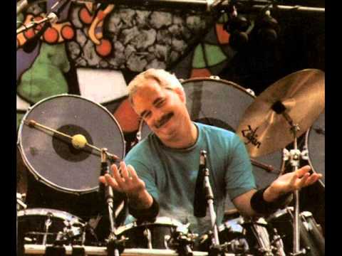 Terrapin_Nation's tweet photo. Happy Birthday to Bill Kreutzmann from all of Terrapin Nation! You've always kept our feet moving to the beat and for that we're forever grateful! Here's to dancing along with you again very soon!! #RhythmDevil #GratefulDead @BKreutzmann 🌹🥁 https://t.co/UFA24D1rkA