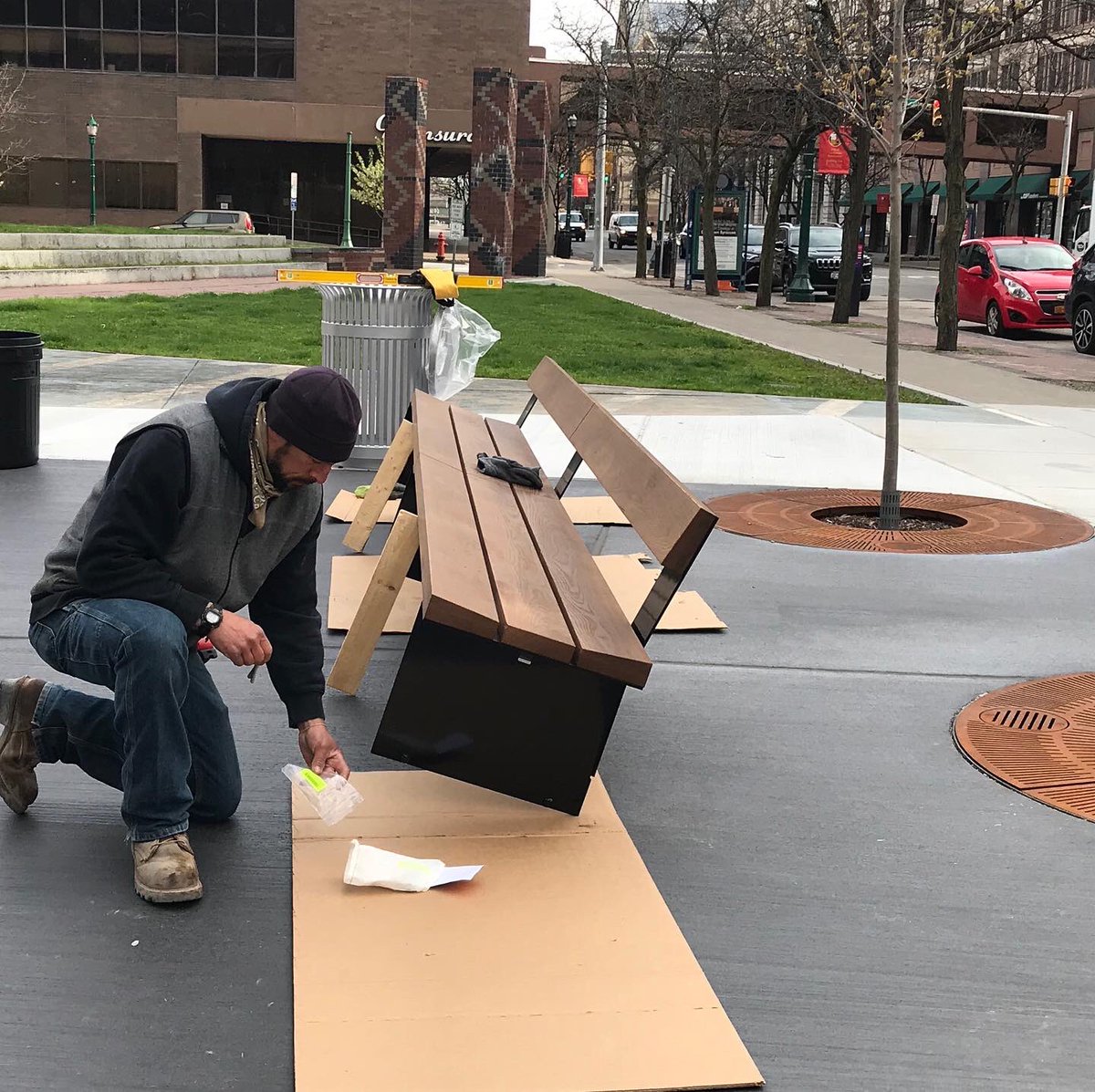 downtownSYR's tweet photo. When Downtown’s 29,000+ strong workforce is able to go back to their physical workplaces, Perseverance Park will be ready to welcome them. Check out these finishing touches being installed! Thanks to our Security Director Tom for getting the scoop and snapping these pics 📸 https://t.co/VPN37y3ud7