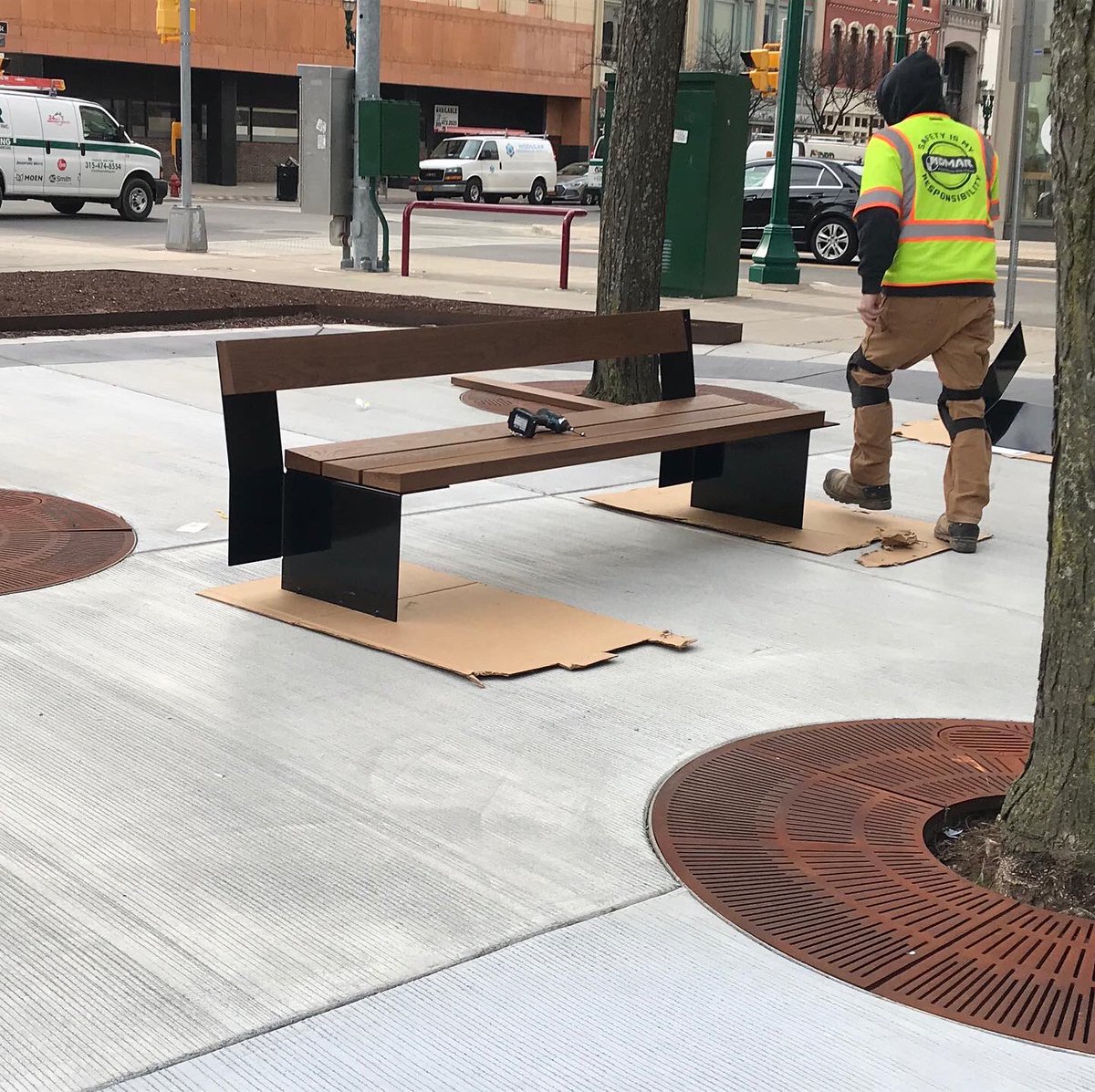 downtownSYR's tweet photo. When Downtown’s 29,000+ strong workforce is able to go back to their physical workplaces, Perseverance Park will be ready to welcome them. Check out these finishing touches being installed! Thanks to our Security Director Tom for getting the scoop and snapping these pics 📸 https://t.co/VPN37y3ud7
