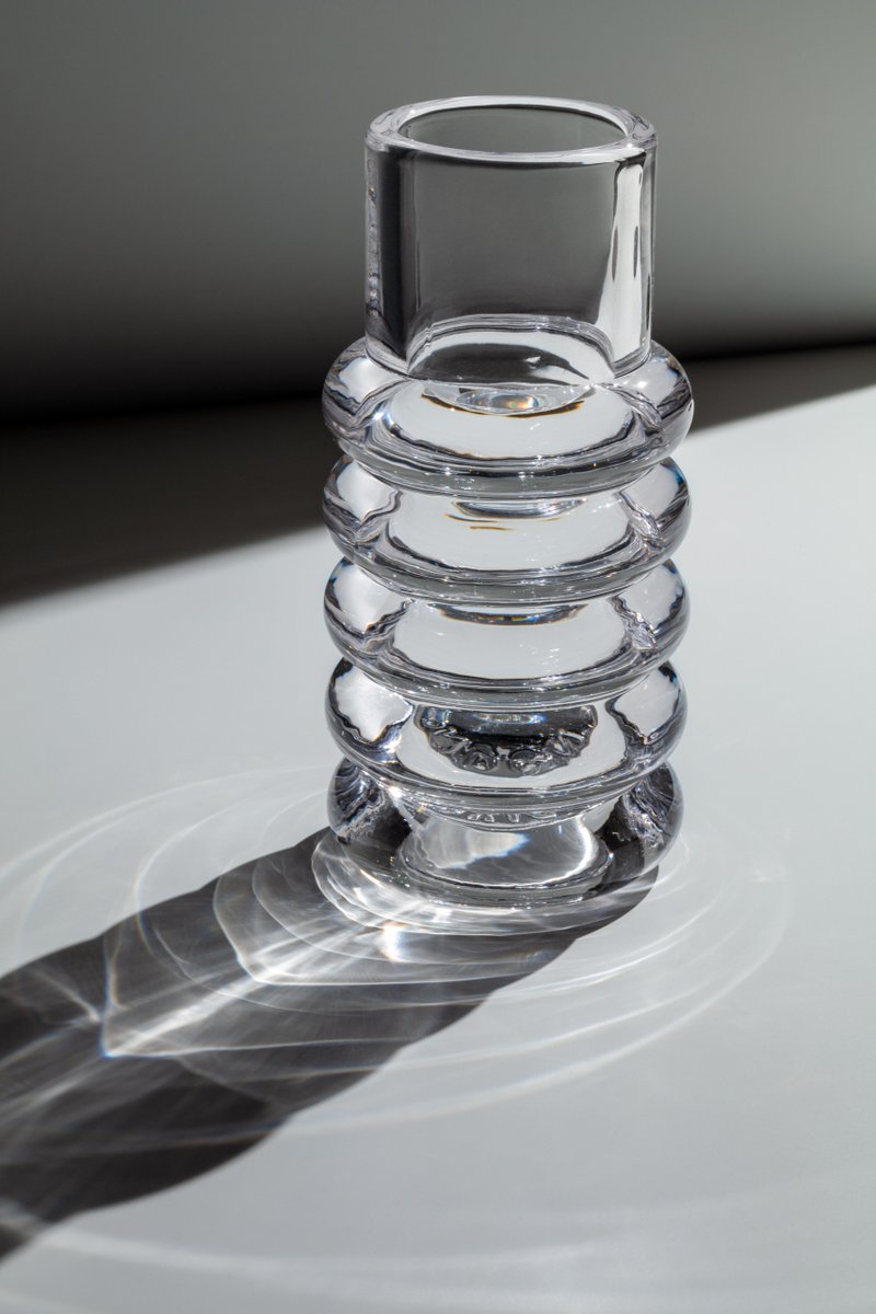 TomDixonStudio's tweet photo. PRESS: Designed and Engineered to catch and refract light.
Now in stock, on https://t.co/ULsHJ8wB2f.
#tomdixonPRESS #florist #vase #design #desktoparchitecture #designervase https://t.co/Y7Tf4dWL8g
