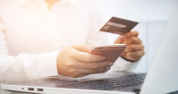 TransUnionSpain's tweet photo. Las tiendas online declinan un 2,5% de transacciones por sospecha de fraude https://t.co/yAR2Ebh9bK #ciberdelincuentes #fruade #ciberestafa #phising #ciberseguridad https://t.co/HewnVvwExz