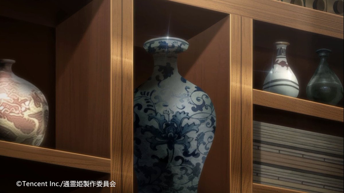 tsureihime's tweet photo. ✨夜王コレクション（設問編）✨
新石器時代の紅陶や彩文土器から始まり、さまざまな技術革新を重ね、中国陶磁は世界の陶磁界をリードしてきた💓
その中で、夜王様がコレクションにいれた、画面真ん中の瓶はどんな技法の磁器か、ご存知でしょうか？🧐🤔
Lets thinking Time🙌🔍💕
#tsureihime #通霊姫 https://t.co/tL9ocu00dx