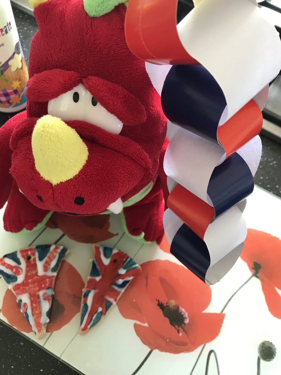 Im busy making VE day decorations! 
Has anyone else been crafty and made some decorations I’d love to see them! ♥️🤍💙