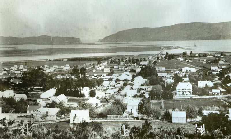 TheLoftsKnysna's tweet photo. #DidYouKnow: Long street in Knysna runs from the top of the hill all the way down to Thesen Island. Long street is also one of the oldest streets in our town and on this street, you can find the historic Thesen House.
#TBT #ThrowbackThursday #ThursdayInfo https://t.co/C0qEP99gKQ