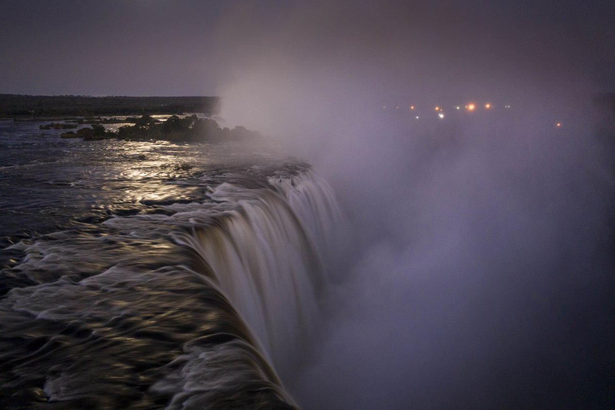 tomvarleyzim's tweet photo. Tonights #Fullmoon will be the last #Supermoon of 2020. Supermoons appear larger than regular full moons, so make sure to sneak a peek of the full moon in all of its glory (while practicing social distancing, of course). #VictoriaFalls #PlanetWild #ZimParks #TourismZimbabwe https://t.co/liBratI2wi