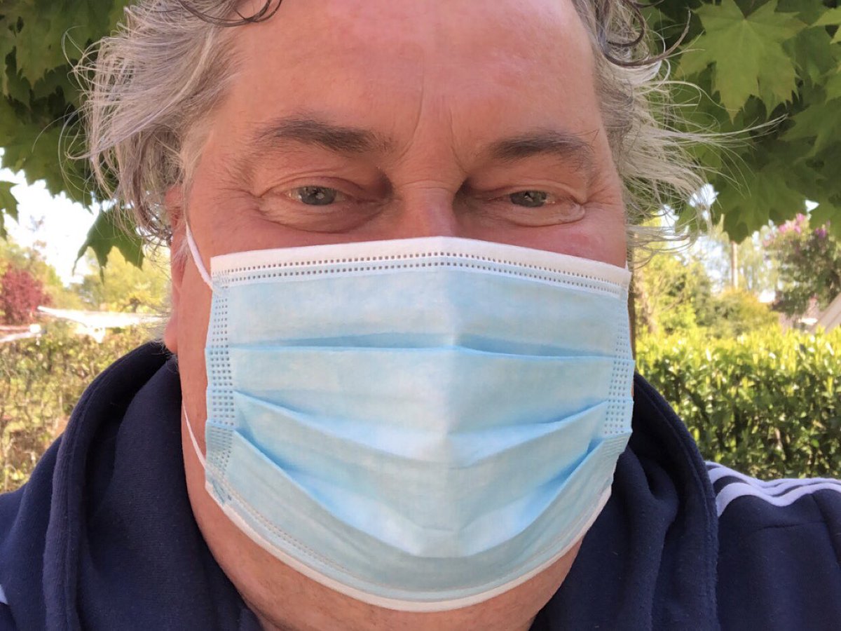 rensdemens's tweet photo. Had al vast een pakketje met mondkapjes besteld. Handig zal je net zien dat er straks in Nederland (nog steeds) te kort is. #coronamaatregelen #coronavirus #mondkapjes https://t.co/xrhmzihGmA
