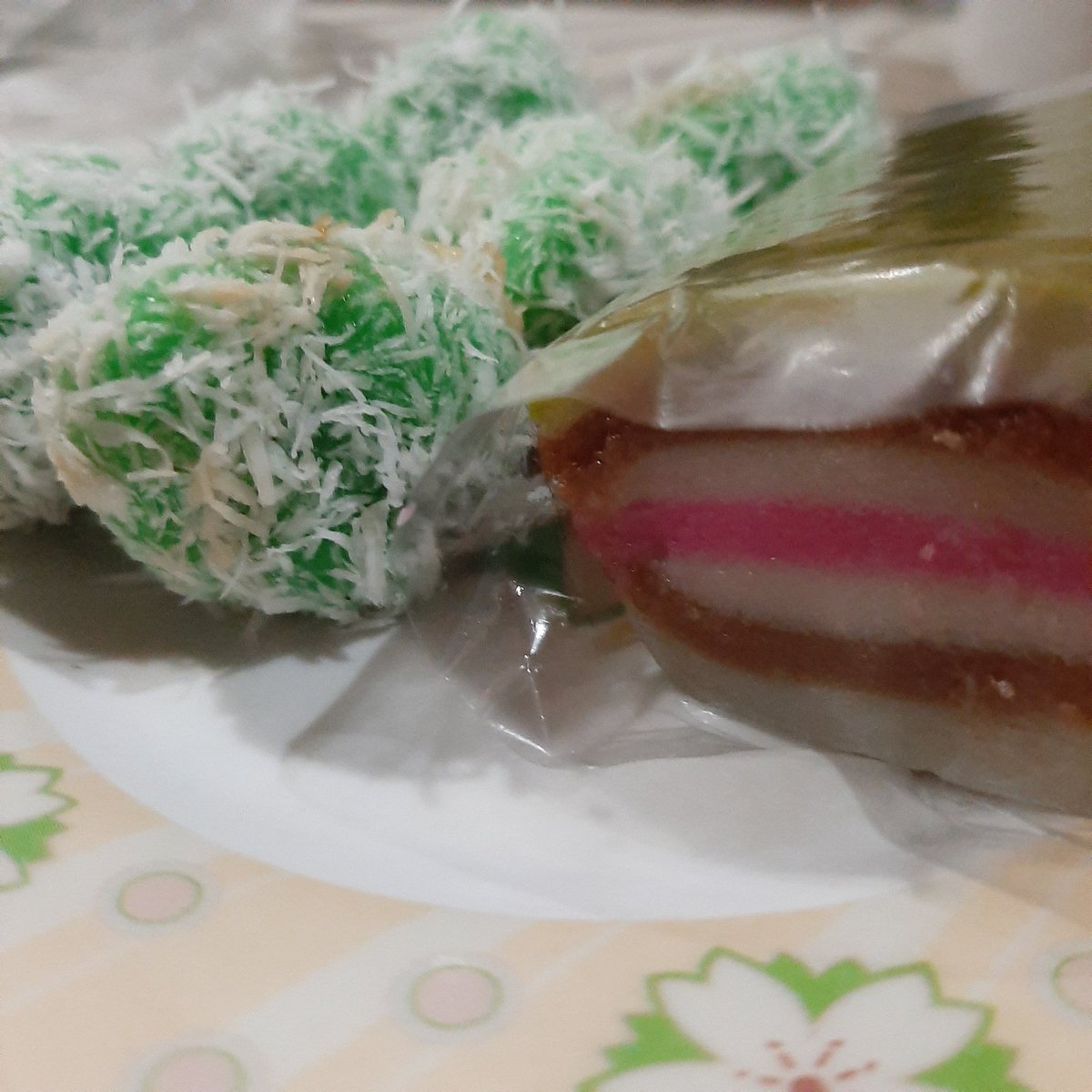 DAY #14 ㅡ 07/05 06:08 PMklepon klepon kue lapis