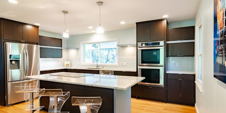The kitchen is often the heart of a home - here are some of our tips on how to use lighting to your advantage.  thelightbulb.co.uk/resources/how-…