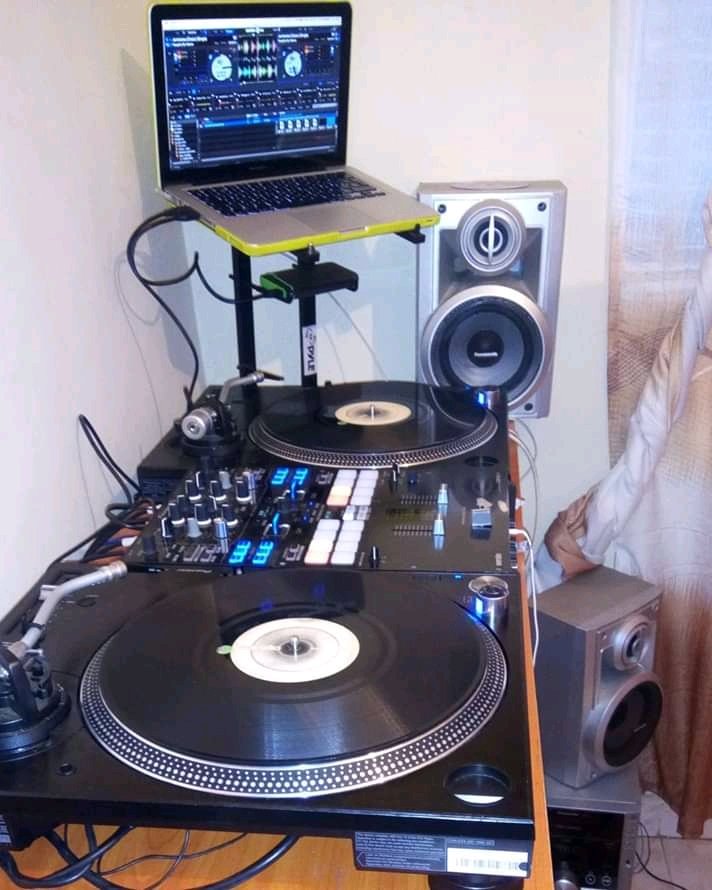 Dancer_Rajj's tweet photo. On set #Trainingtime #djlife https://t.co/8gHN12fSg6