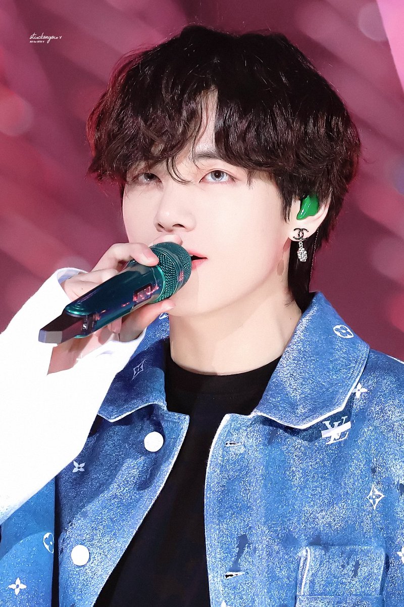 191225
#V #뷔 #태형 #TAEHYUNG #BTSV  #KimTaehyung #김태형 #テテ #BTS  #방탄소년단뷔 <a href="/BTS_twt/">방탄소년단</a>