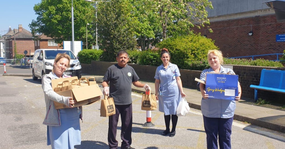 RoostersPP's tweet photo. Thank you #RoostersPiriPiri Southampton, London Road for delivering to the NHS again 👊 https://t.co/jHBi8ydIPc