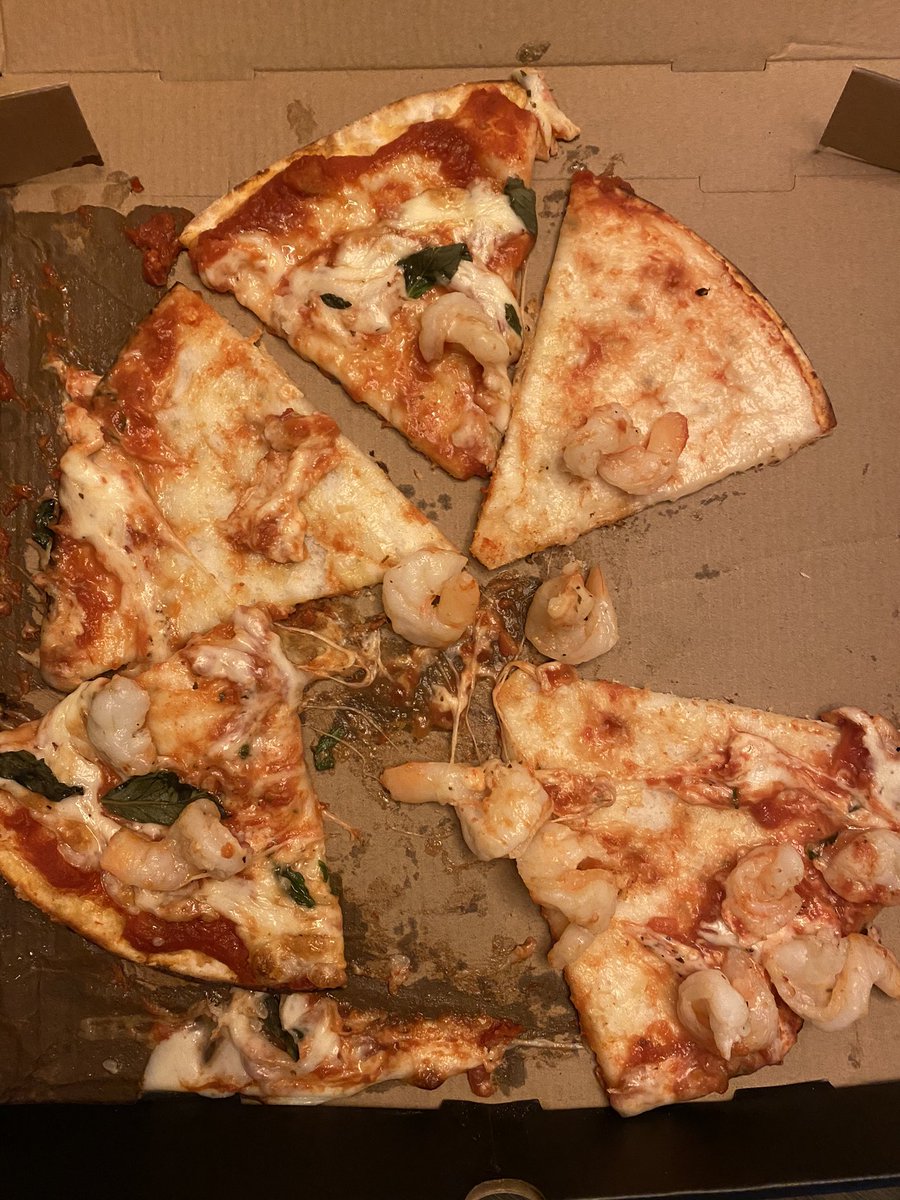 hereetobitch's tweet photo. @UberEats Can you please learn how to deliver a pizza? Because this isn’t it....(happens every time I order a pizza via @UberEats) https://t.co/5Ga2oSwTsA