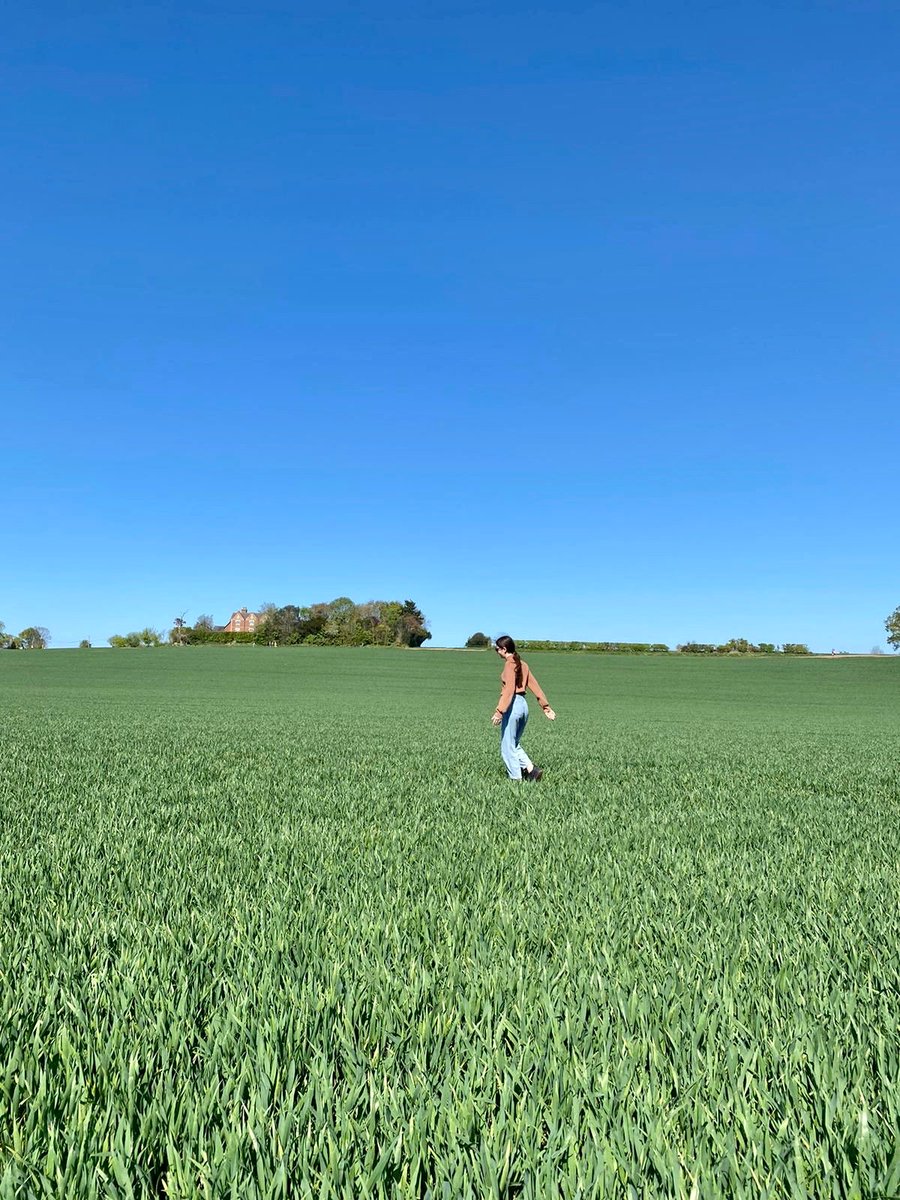 RHSBBoarding's tweet photo. Wow look at this fabulous photo of our Head of School House, Anastasiia, on one of her daily exercise walks in Warwickshire!  What beautiful scenery and blue sky ☀️ Hi Anastasiia 👋🏻 @RoyalHighBath @GDST #iloveboarding https://t.co/fayrsXzxNp