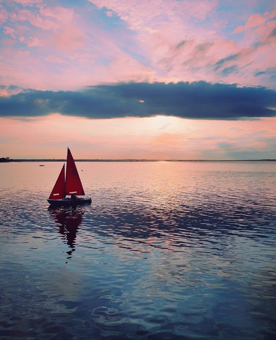 Sailing into the weekend ⛵ via @fourteen.photo