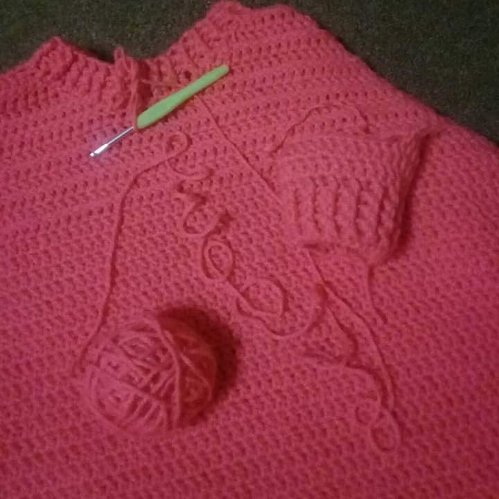kimburose's tweet photo. So the lock down was not that bad, i got more skills........... If you need a crotchet sweater please dont hesistate... In any colour i gat u #supportmy hustle https://t.co/6zffILDhgn