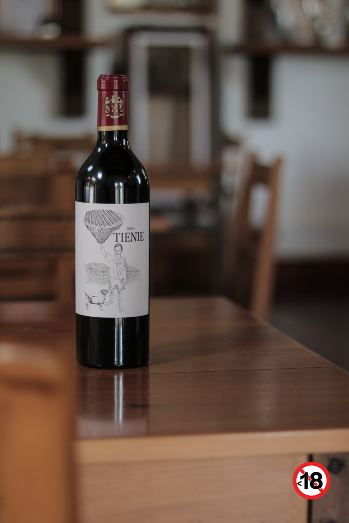 Tienie Louw has released his first wine and it’s available for purchase! Made from 100% Pinotage, the Tienie is available exclusively from the Tasting Room at R150 per bottle. To place an order, send us a direct message. Deliveries will be processed after the lockdown