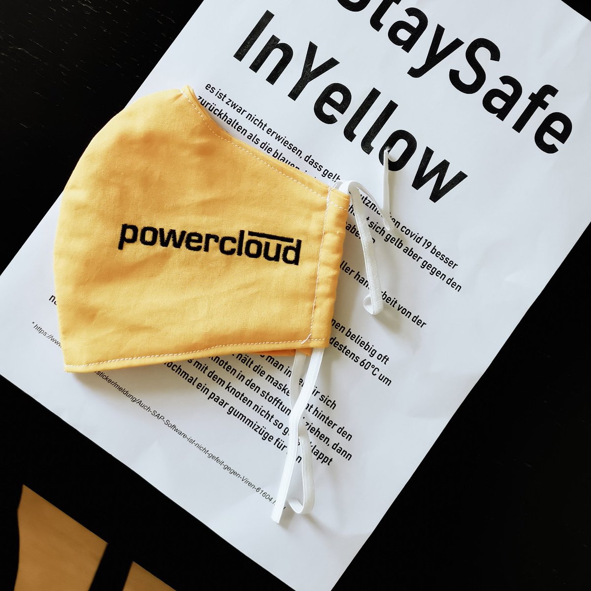 LisaaKern's tweet photo. For us, teamlove is yellow ⚡

Still on the hunt for your perfect team-match? Or is yellow just your favorite colour? 
No matter what -> https://t.co/tEw5MR0zlB 

#jobsinleipzig #powerupyourjob https://t.co/JlggHgLrtS