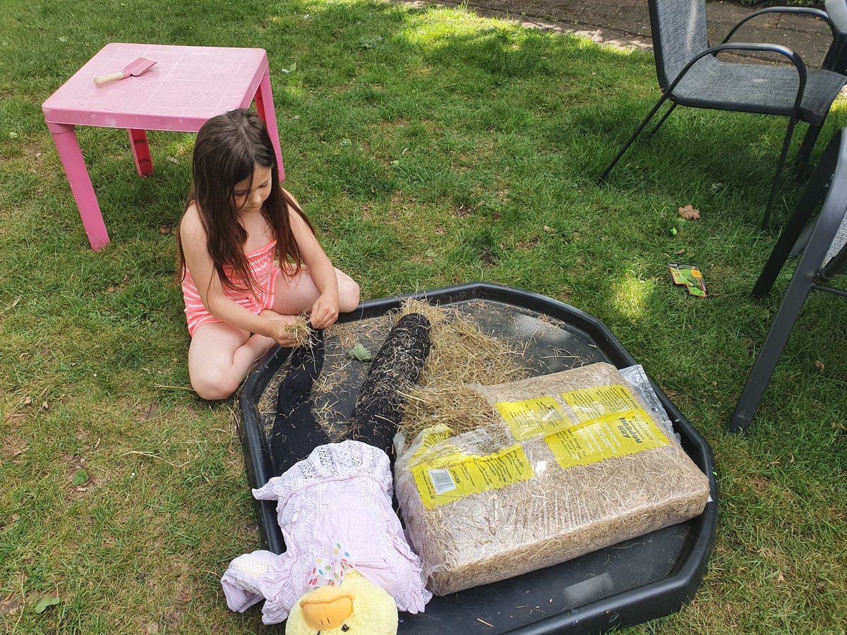 Debward86's tweet image. Kayla has really enjoyed making her scarecrow/duck mascot for her #TheLearningProject from @Yenton_Primary