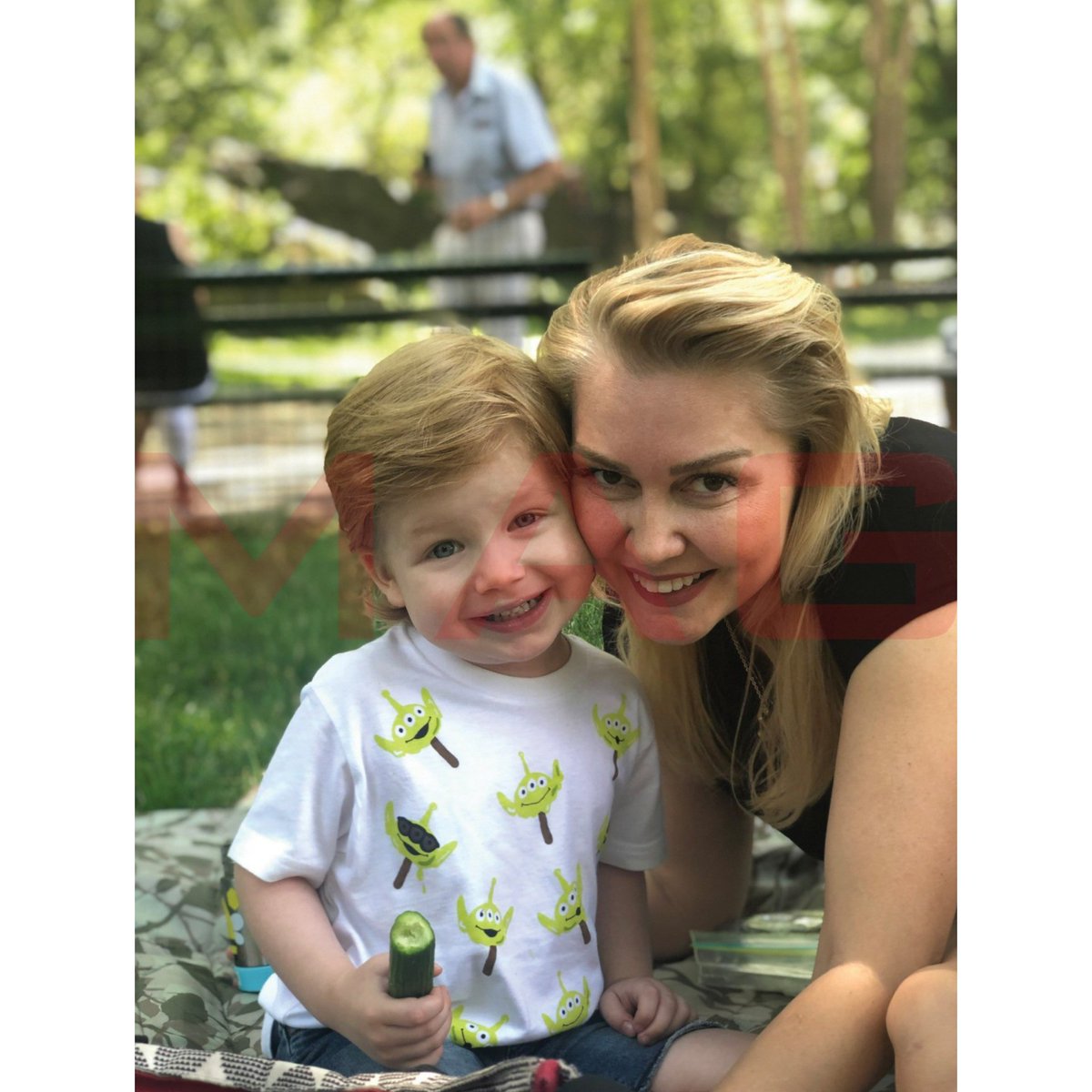 magdergi's tweet photo. Sevgi Dolu Bir Aile ❤
Oyuncu ve model @DidemUzelSARI oğlunun her şeyiyle bizzat ilgileniyor ve gelecekle ilgili tüm hesaplarında da artık sadece Aslan var.
Anneler Günü için bizlerle keyifli bir sohbetimizin tamamı MAG Dergisi  Mayıs sayısında..
#MAG #MAGDergi #MAGDijital #MAGPr https://t.co/r3BoAQpMFL