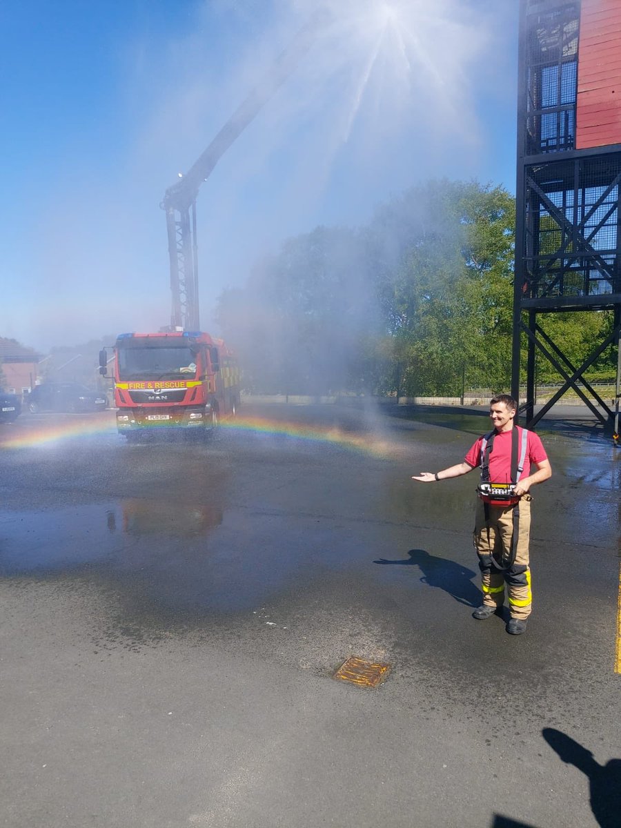 To all the NHS staff and healthcare workers on the frontline ‘we thank you and we applaud you’ <a href="/NHSuk/">NHS</a> <a href="/CarersUK/">Carers UK</a> #HealthCareWorkers #COVID19 #keyworkers <a href="/LancashireFRS/">Lancashire Fire & Rescue Service</a>