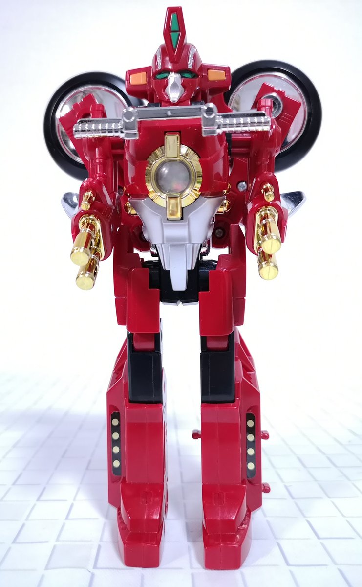 スタルケル Stalker リクシンキ 漢字で書くと陸震輝 オートバイに変形する赤い超光戦士 個人的にバイクモードのデザインがめちゃくちゃかっこいいと思う シンプルだけどしっかりとした変形でロボットにもなるし 足が分割して左右に分かれるのは評価