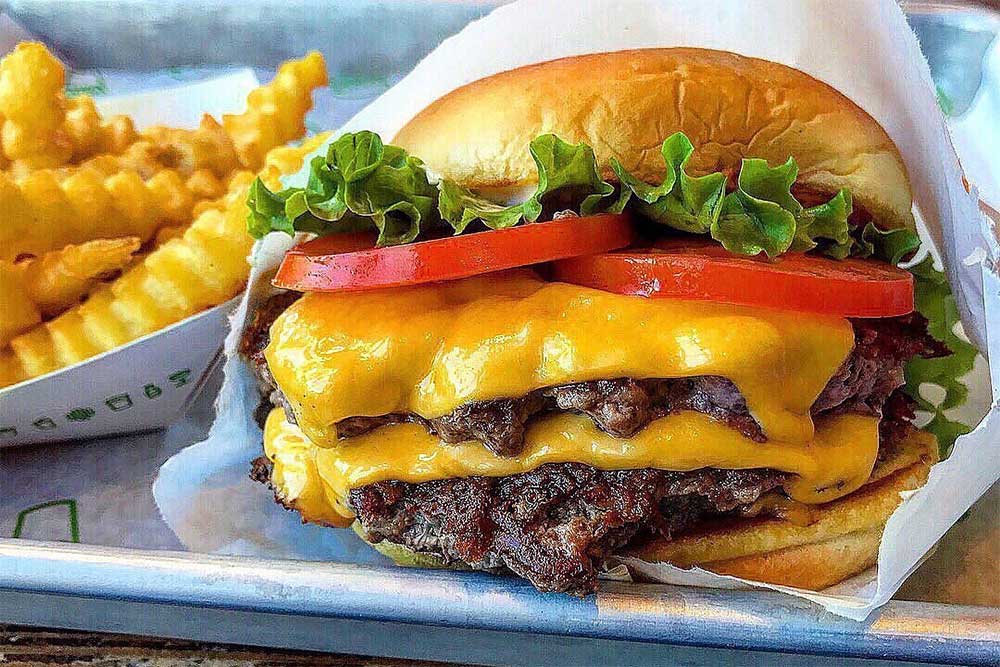 Opening this weekend (and delivering to Battersea, Balham, Clapham and Brixton) is the latest kitchen from <a href="/shakeshackUK/">SHAKE SHACK UK</a> hot-dinners.com/202004279462/G…