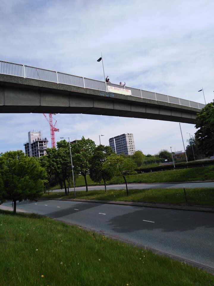 worker_group's tweet photo. Hulme Bridge Manchester.
#NoReturnUnsafe #FiveTests #DefendNHS #StayHomeSaveLives #PPENow #PeopleBeforeProfit https://t.co/GUQl5rWwZo