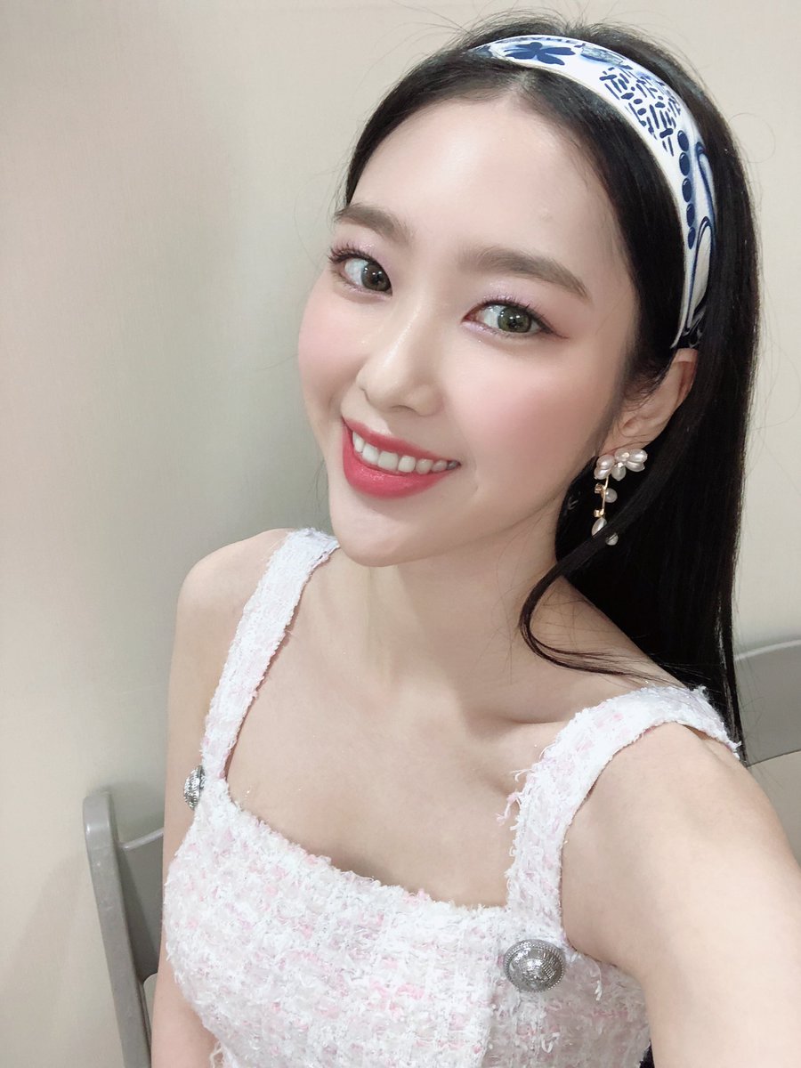 WM_OHMYGIRL's tweet photo. #오다주웠지호 #미라클 #엠카운트다운 #1위고마워요
우리 미라클 짱짱!!👍 https://t.co/wEz0rAV9qS